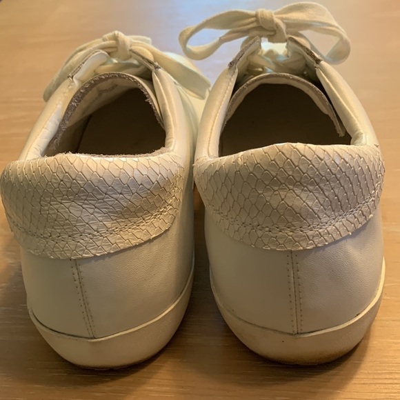 Banana Republic Women’s Leather Sneakers, ver good condition Sz 9.5M light wear - Picture 4 of 9